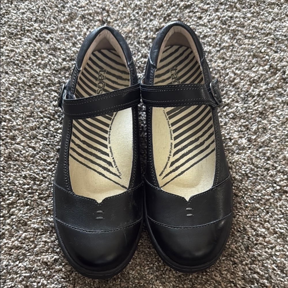 Taos Footwear Black Flats